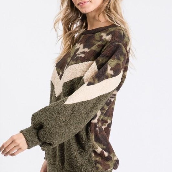 NWT!!!  Olive Green and Cream Chevron & Camouflage Pullover in Fleece - Picture 7 of 10